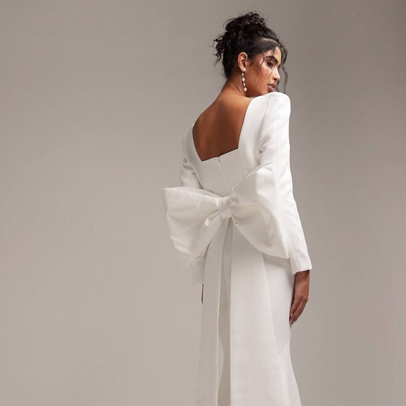 ASOS DESIGN Toby statement square neck and bow back wedding dress in ivory - Picture 3 of 6
